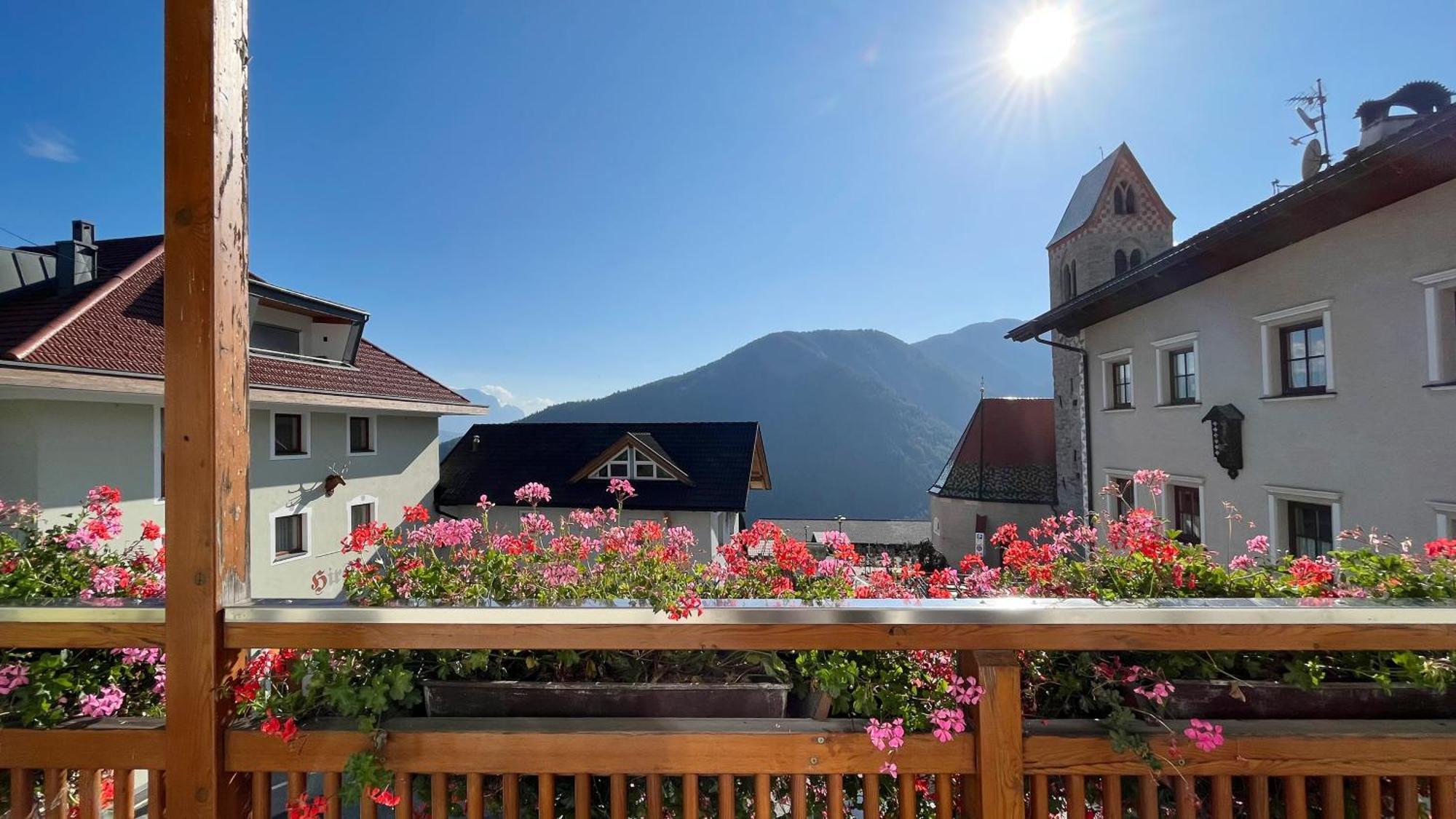 Gasthaus Zum Weissen Kreuz Lazfons Esterno foto